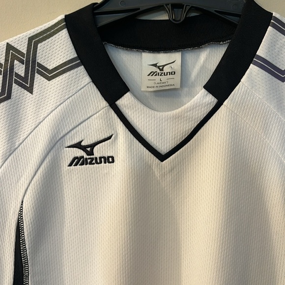 Ladies NWT MIZUNO SHIRT - Picture 2 of 5